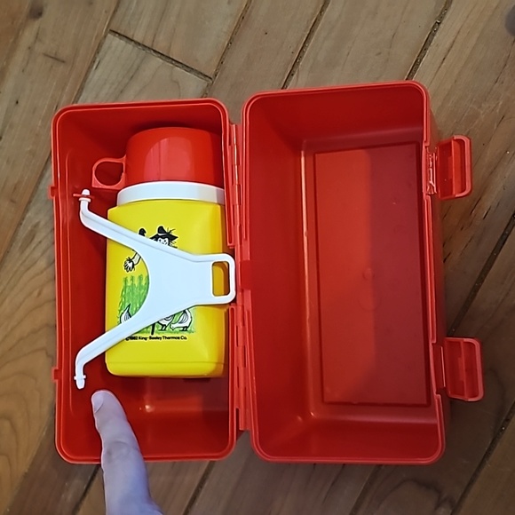 Vintage 1981 Thermos co Red Barn lunch box with cup - Picture 7 of 15